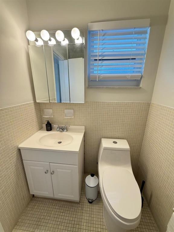Building Photo - 4658 Bougainvilla Dr