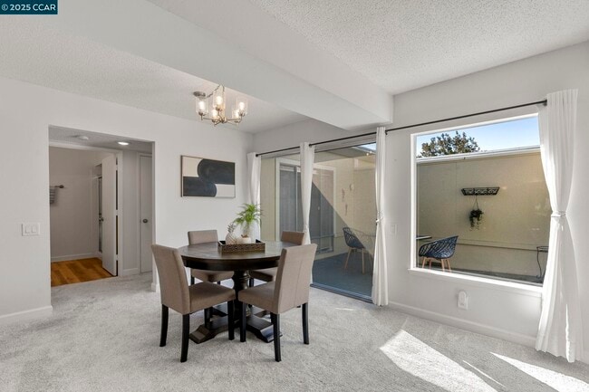 Building Photo - 2017 Pine Knoll Dr