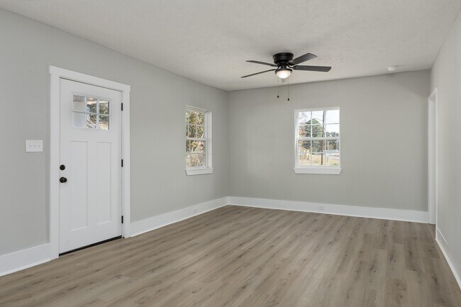 Building Photo - 5350 Slayton Ave