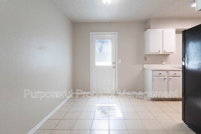 Building Photo - 313 Belmont Dr