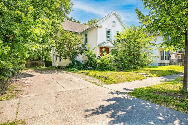 House - 520 5th Ave SE