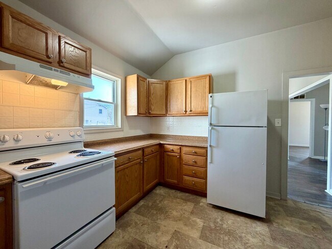 Building Photo - Bristol Borough-Three Bedroom Home Available Mid February