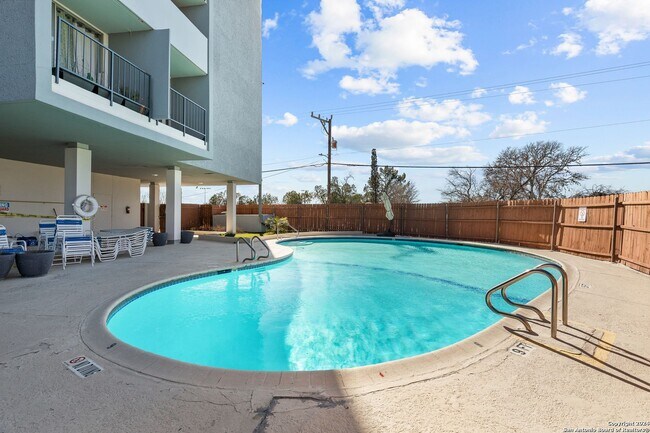 Building Photo - 7039 San Pedro Ave