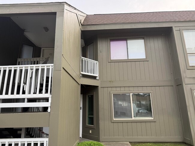 Building Photo - 2000 Greens Blvd