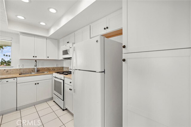 Building Photo - 415 Monterey Ln