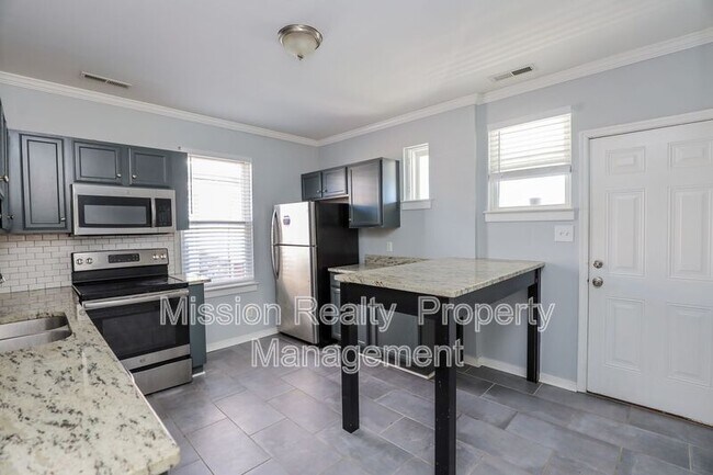 Building Photo - 1402 Bainbridge St