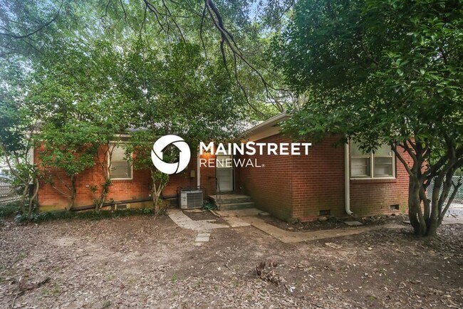 Building Photo - 3 Bedroom Pet-Friendly Home in Memphis, TN with Main Street Renewal