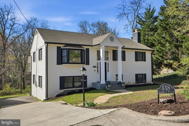 Building Photo - 448 Summers Dr