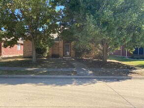 Building Photo - 5205 Crossvine Ln
