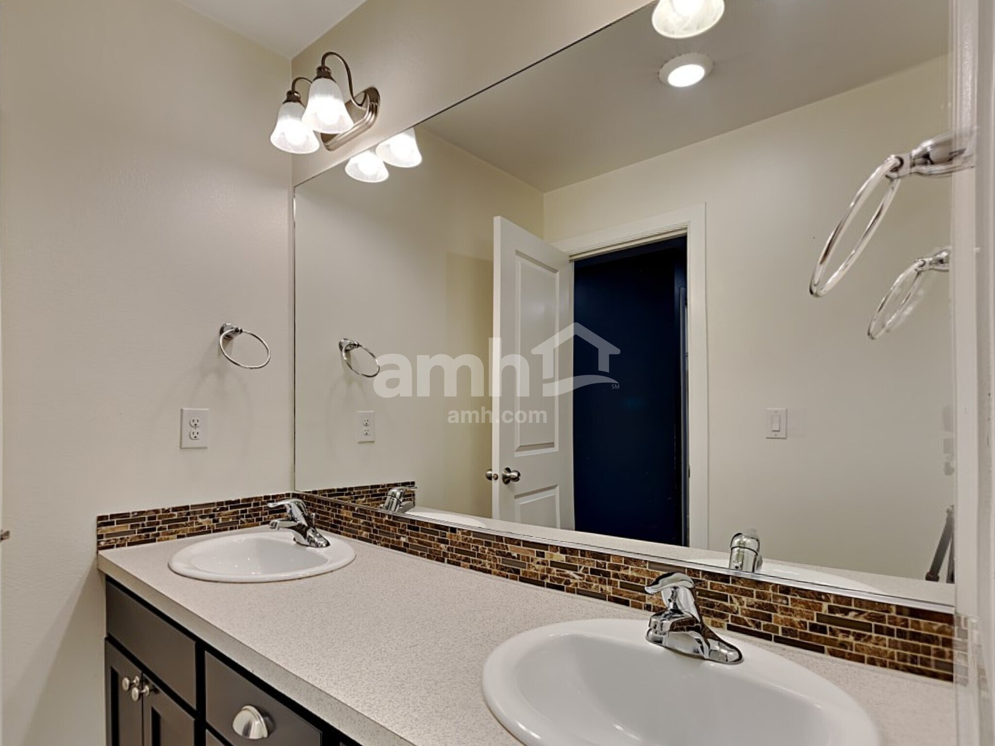 Building Photo - 18507 18th Ave E