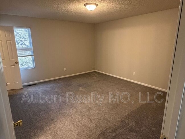 Building Photo - 5644 N Anita Ave