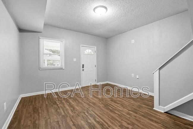 Building Photo - 1533 Draper St