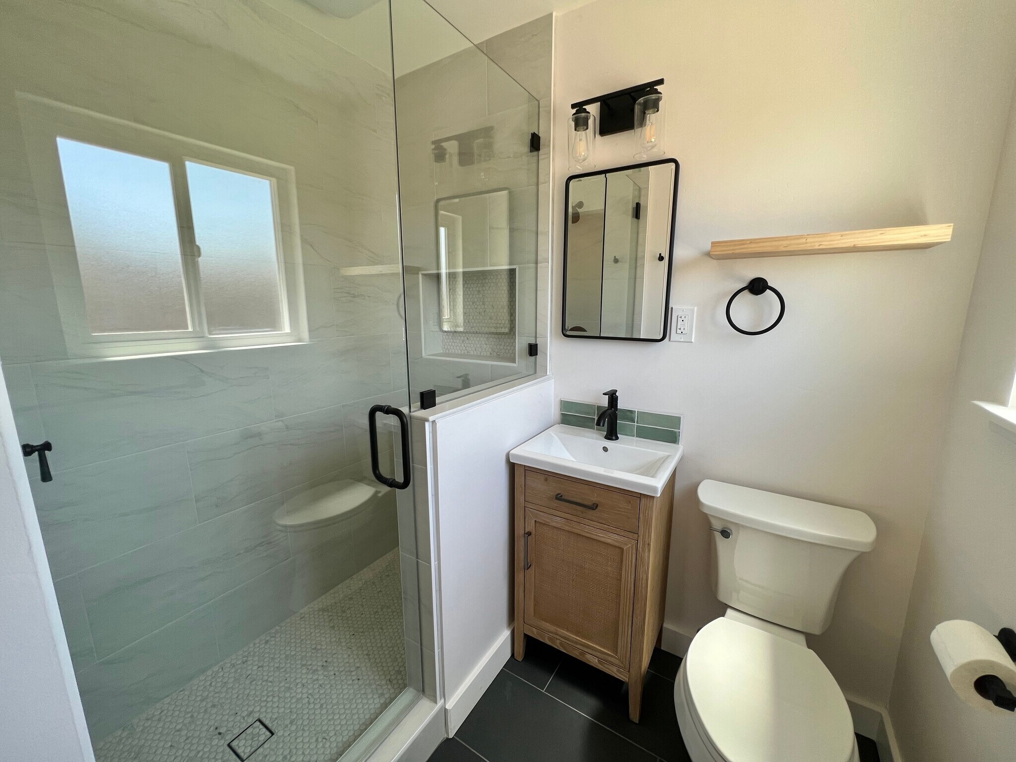 Building Photo - 1327 Tanglewood Dr