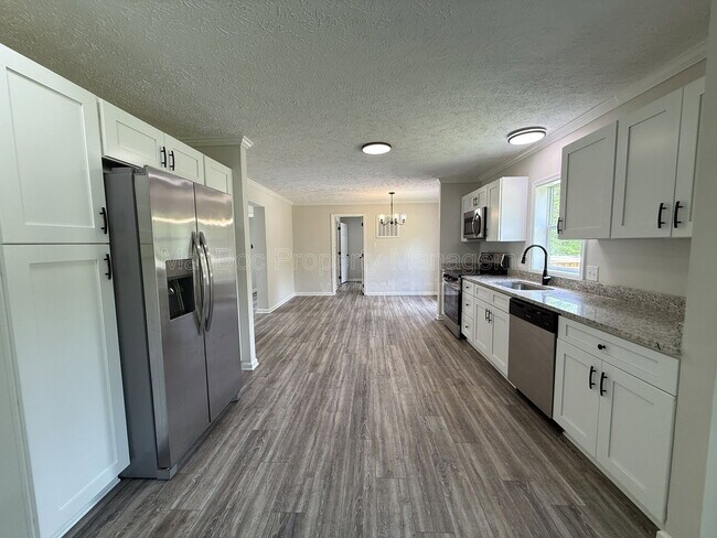 Building Photo - 10504 Benchmark Rd