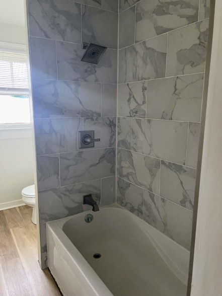 Building Photo - 607 N Oxford St