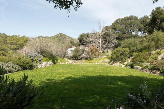 Building Photo - 901 Crater Camp Dr