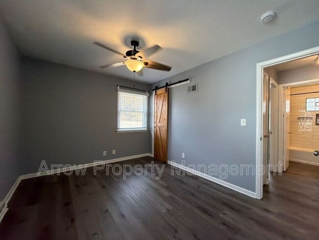 Building Photo - 800 S 38th St