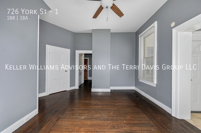 Building Photo - 726 York St