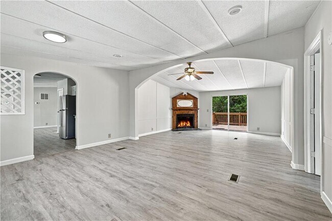 Building Photo - 8155 Knight Ln