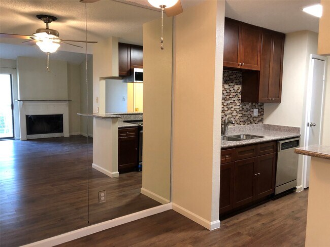 Building Photo - 10053 Westpark Dr