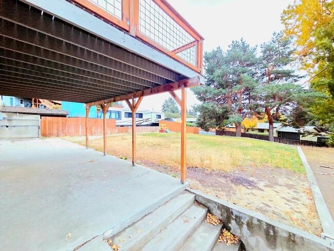 Building Photo - Large 4 Bed, 2 Bath in Desirable East Wena...