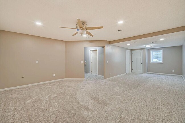 Building Photo - Spacious 4-Bed 4-Bath Home in Buffalo - Available 7/1!