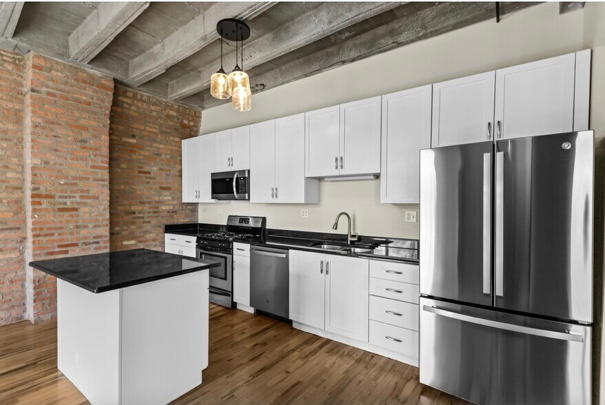 Building Photo - 809 E 40th St