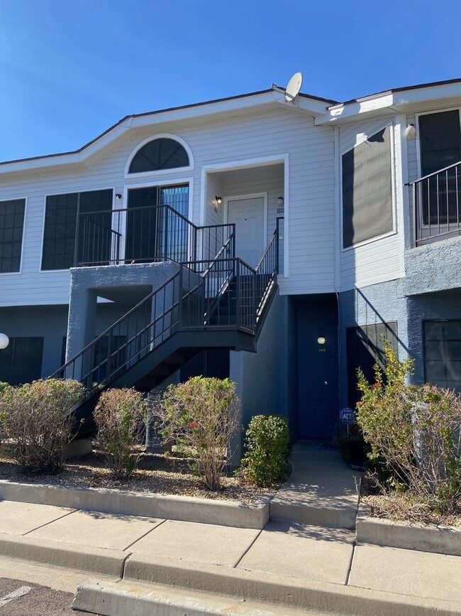 Building Photo - 1 Bedroom 1 bath w/attached garage