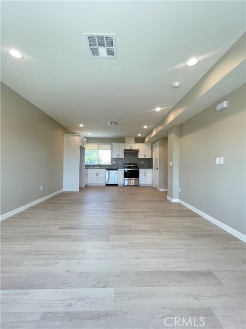 Building Photo - 4251 E Live Oak Ave