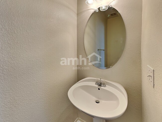 Building Photo - 16106 N 170th Ln