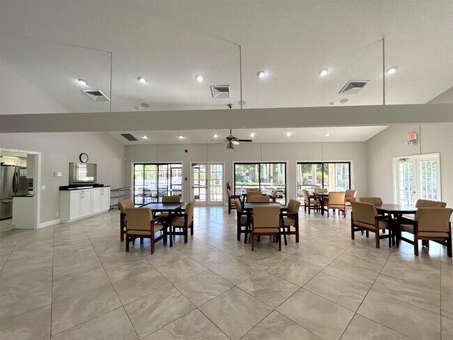 Building Photo - 3101 Lucerne Park Dr