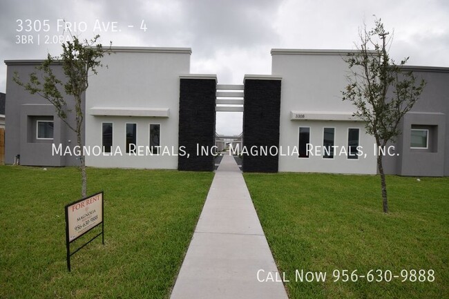 Building Photo - Spacious and Modern Two Bedroom Two Bath A...