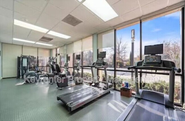 Building Photo - 1101 N Elm St