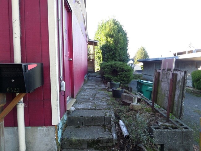 Building Photo - 6523 35th Ave SW
