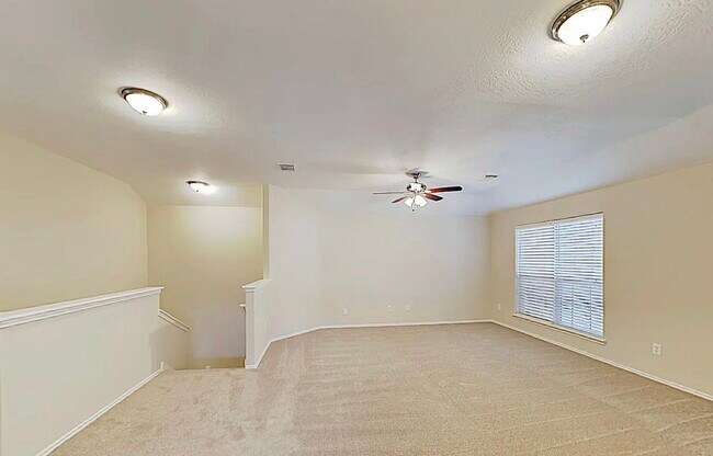 Building Photo - MOVE IN READY