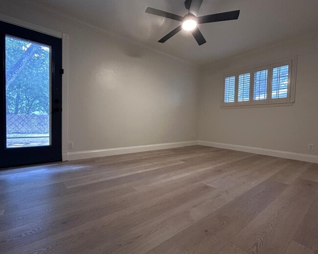 Building Photo - 439 Brady Ln