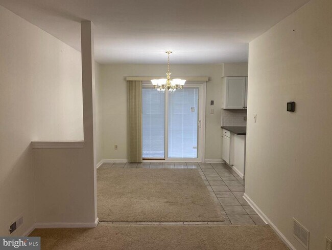 Building Photo - 9 Revere Pl