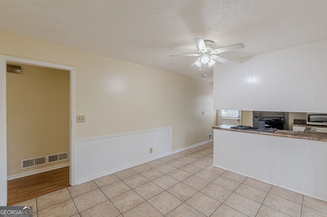 Building Photo - 828 Sheppard Way