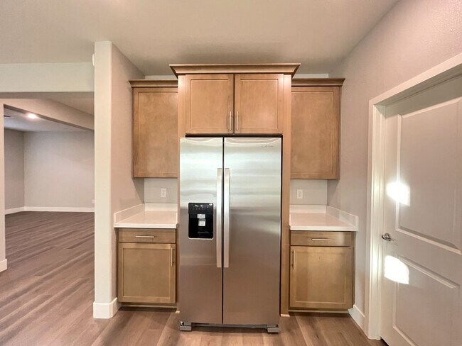 Building Photo - *** MOVE-IN SPECIAL*** BRAND NEW 4 bedroom with In-law suit 3 bath home located in Henderson, NV!