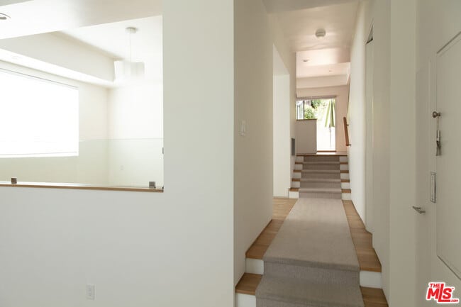 Building Photo - 444 W Avenue 37