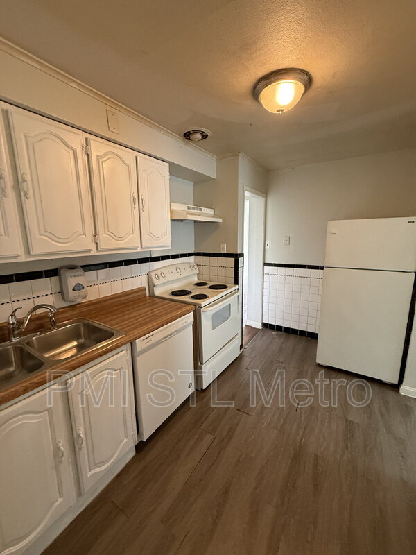 Building Photo - 1131 Darr Dr