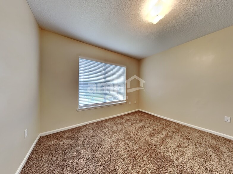 Building Photo - 9243 Prosperity Lake Dr