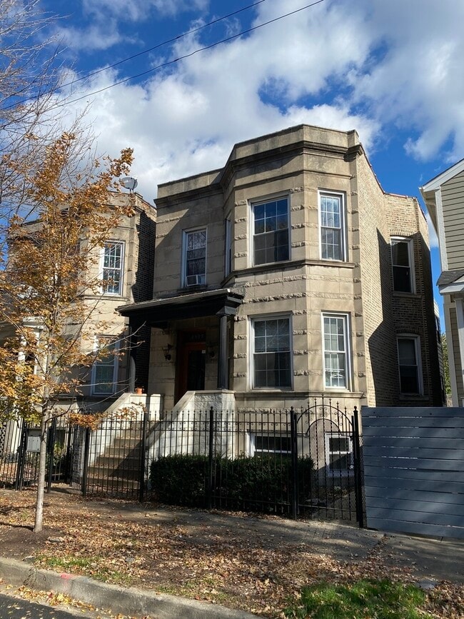 Building Photo - 2925 N Sacramento Ave