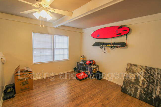 Building Photo - 1709 Mulmar St