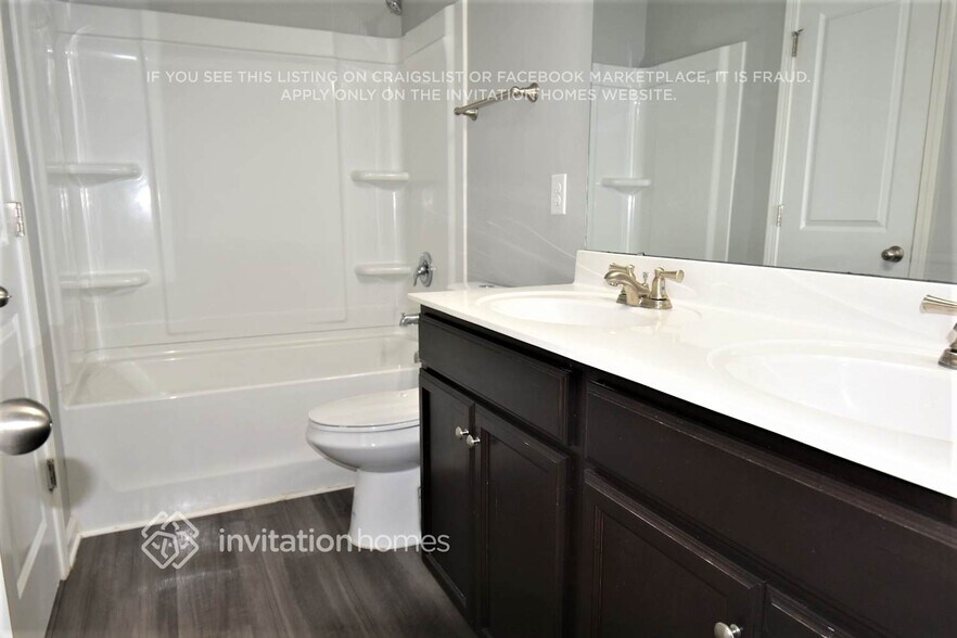 Building Photo - 237 S Great White Way