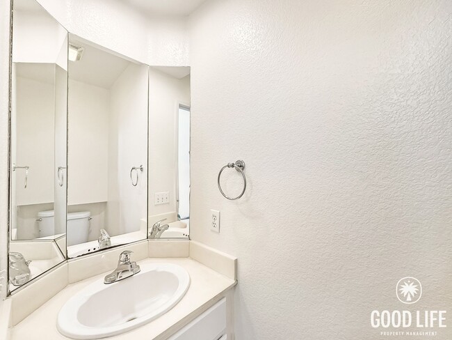 Building Photo - Spacious 3bd/3ba Located in Miramar Ranch North!