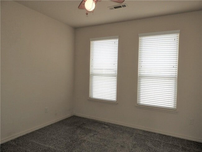 Building Photo - 420 Torino Pl