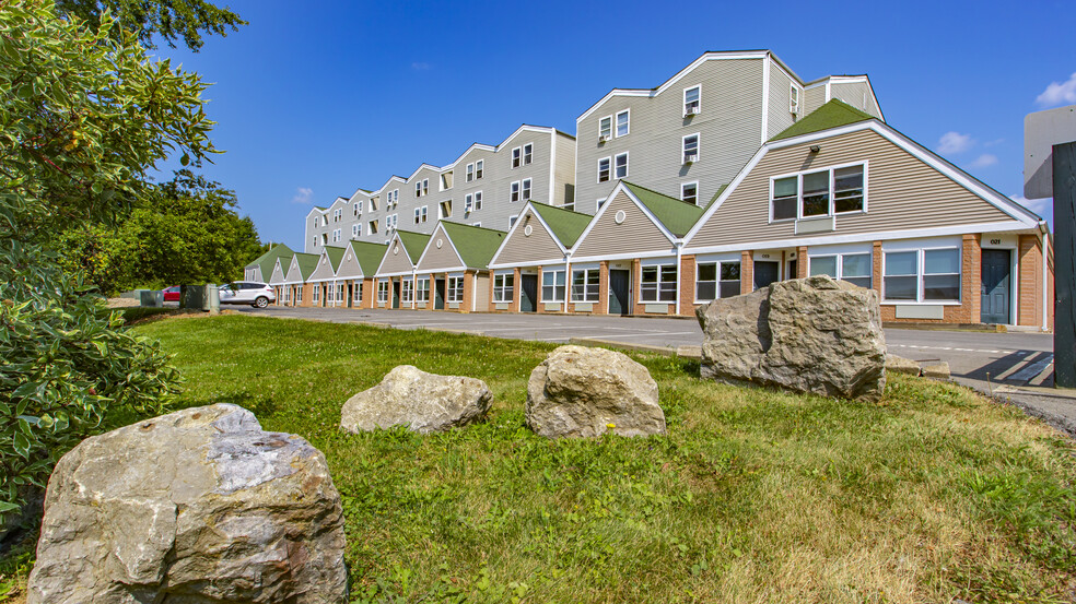 Campus Side Apartments - 2000 Campus Side Cir Slippery Rock PA 16057 ...