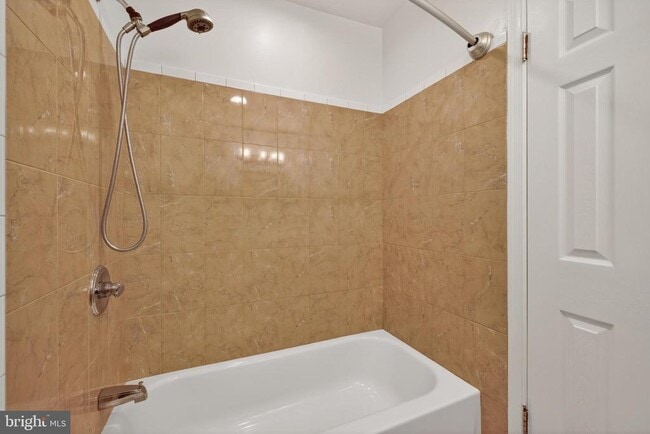 Building Photo - 9250 Three Oaks Dr