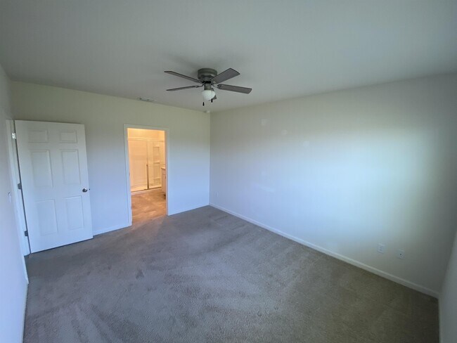 Building Photo - 510 Old Country Rd S E